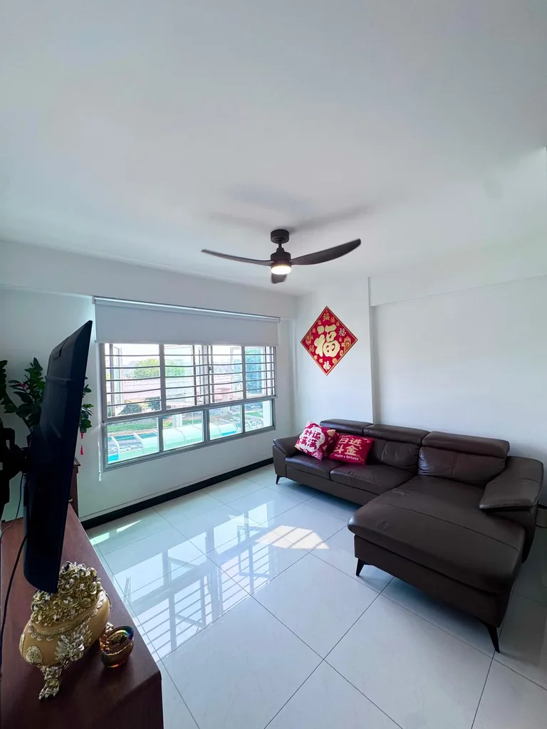 Blk 561B JURONG WEST ST 42 image 1 of 9