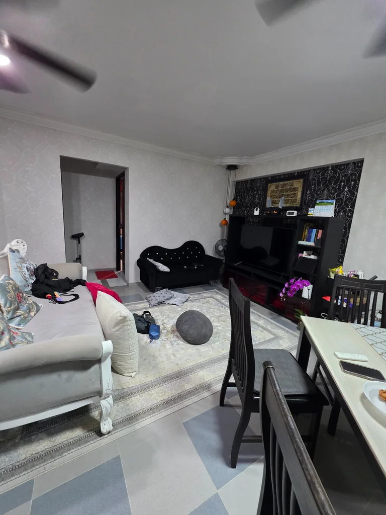 Blk 725 WOODLANDS AVE 6 image 1 of 7