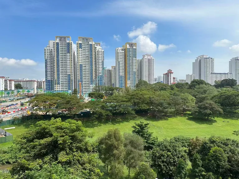 Blk 253 BISHAN ST 22 image 1 of 10