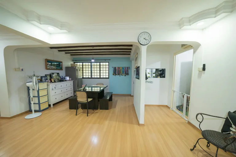 Blk 209 YISHUN ST 21 image 1 of 10
