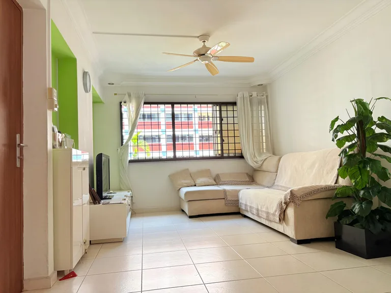 Blk 210 BISHAN ST 23 image 1 of 9