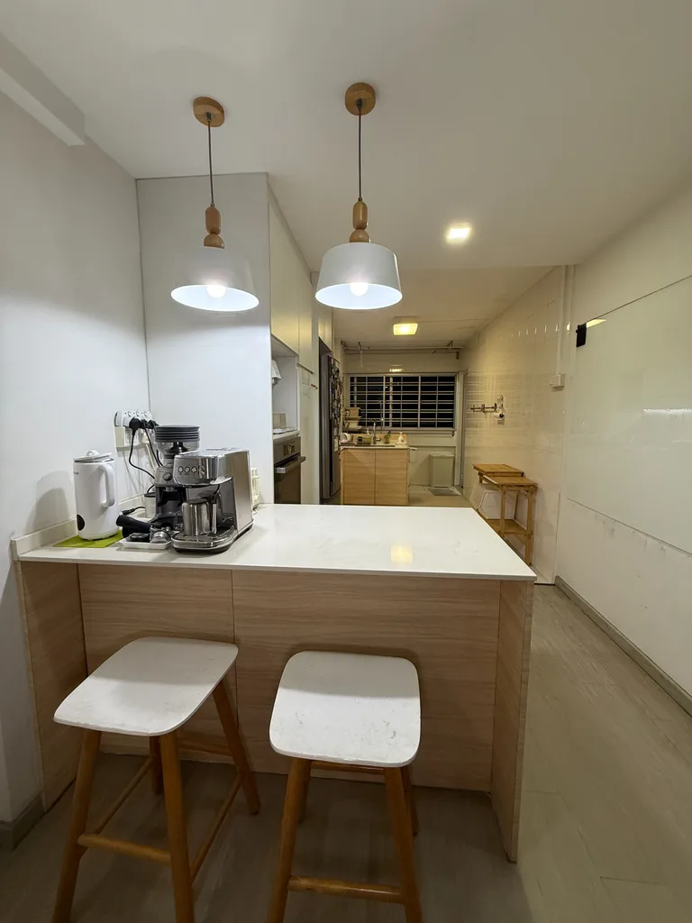 Blk 323 SERANGOON AVE 3 image 1 of 10
