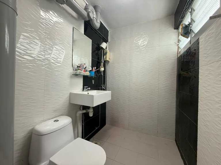 Blk 245 SERANGOON AVE 2 image 1 of 10