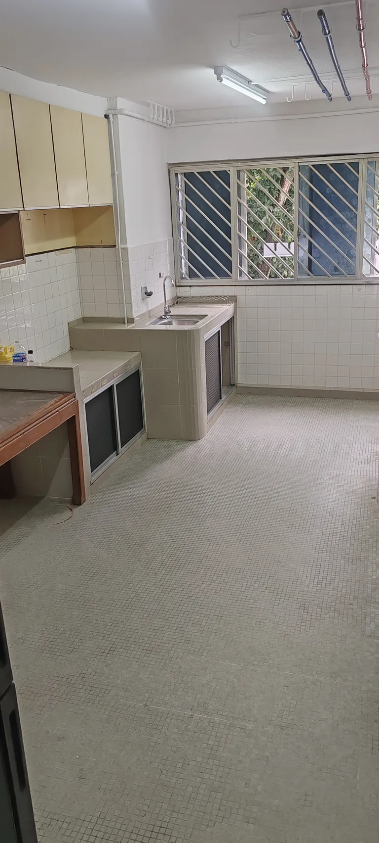 Blk 108 ANG MO KIO AVE 4 image 1 of 10