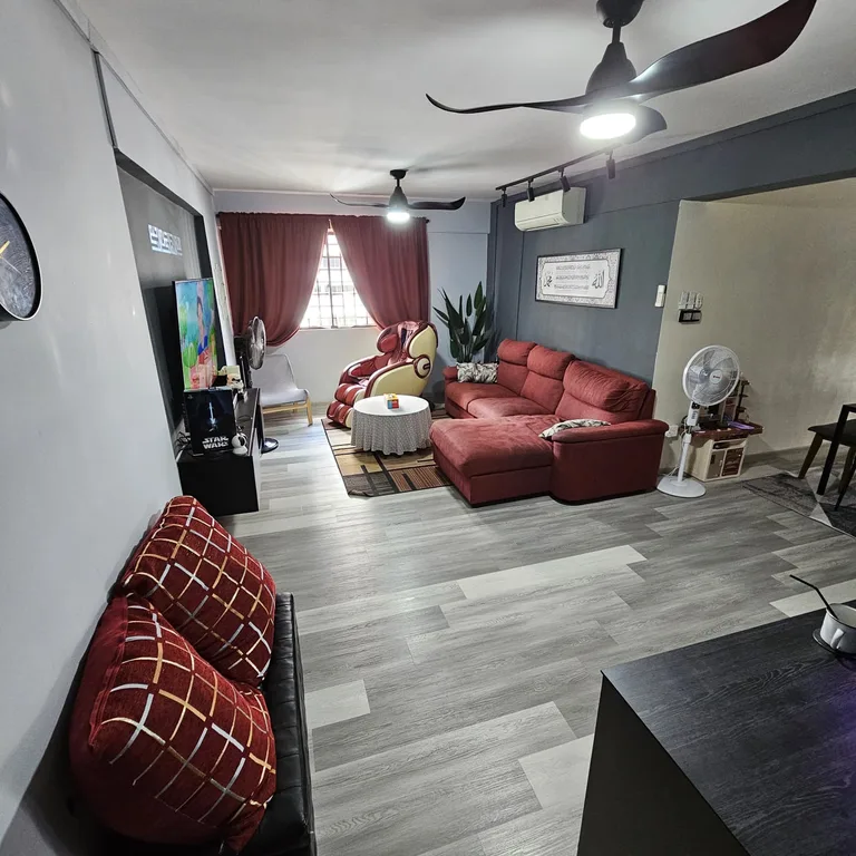 Blk 223 LOR 8 TOA PAYOH image 1 of 10