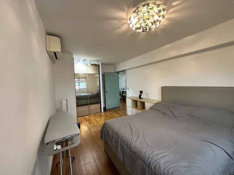 Blk 9 HOLLAND AVE image 1 of 6