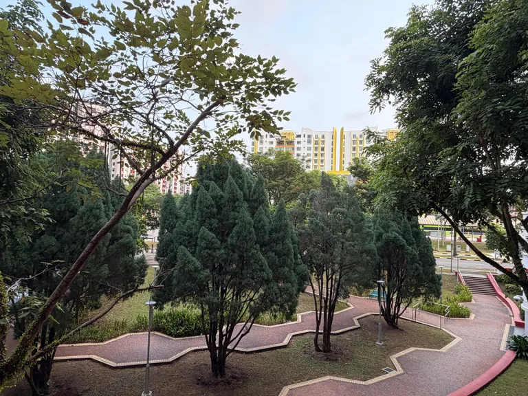 Blk 318 SEMBAWANG VISTA image 1 of 10