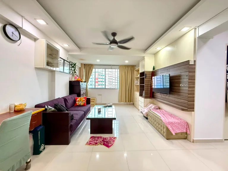 Blk 882 WOODLANDS ST 82 image 1 of 10