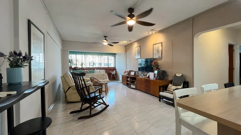 Blk 429 TAMPINES ST 41 image 1 of 8