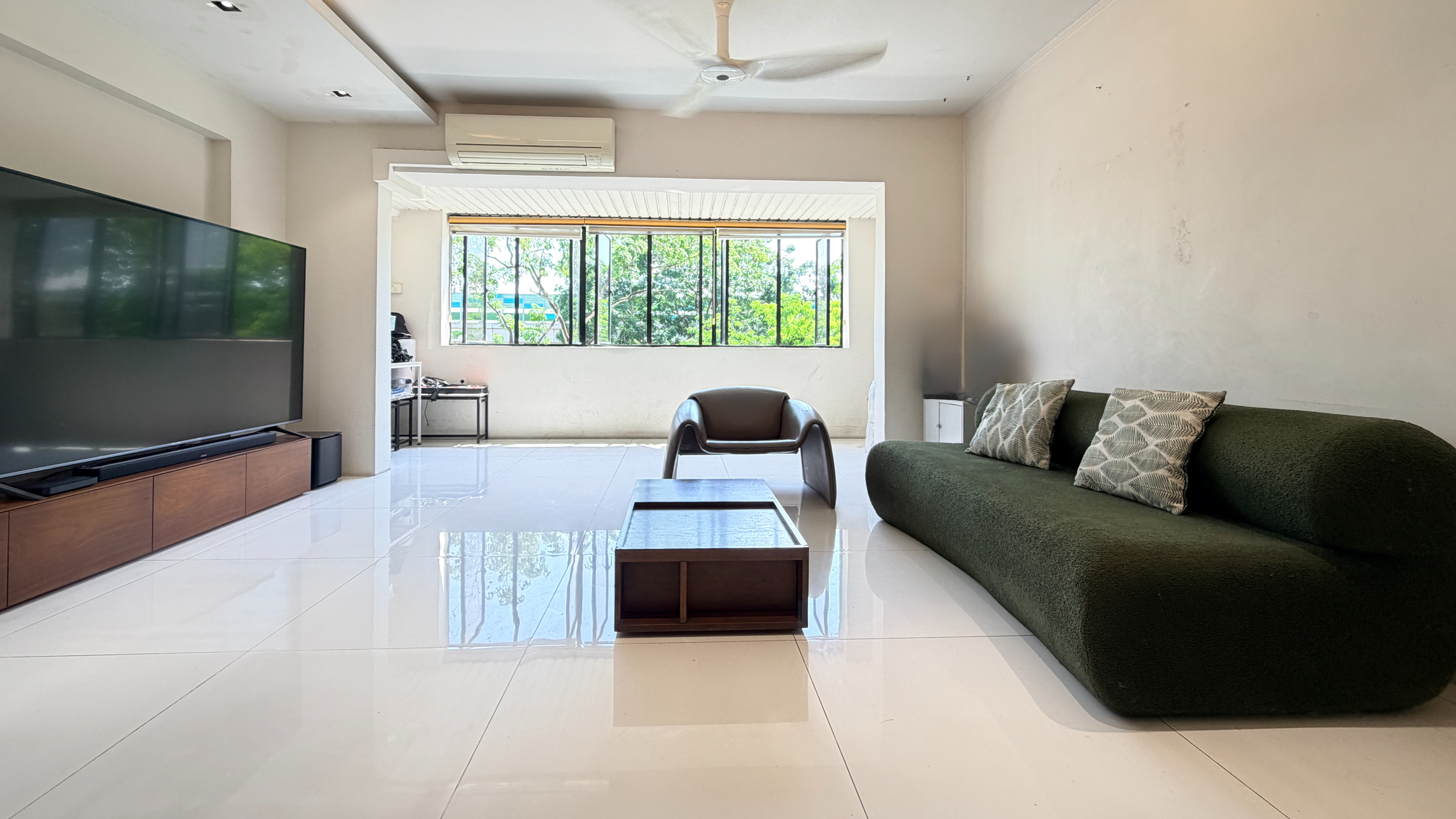 Blk 407 JURONG WEST ST 42 image 1 of 2