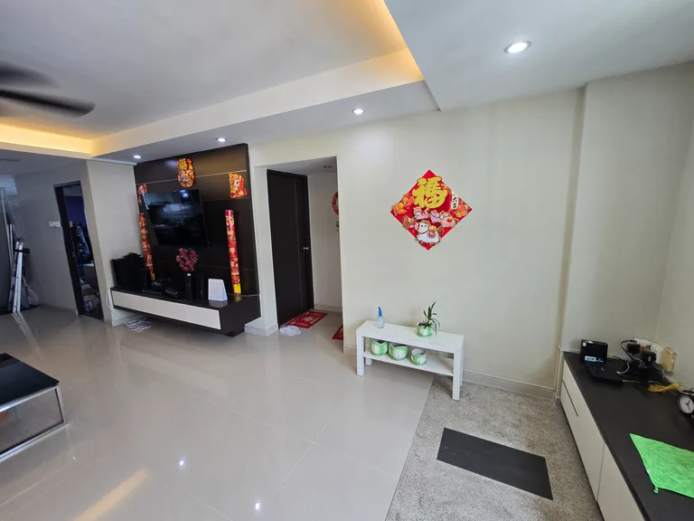 Blk 474 ANG MO KIO AVE 10 image 1 of 5