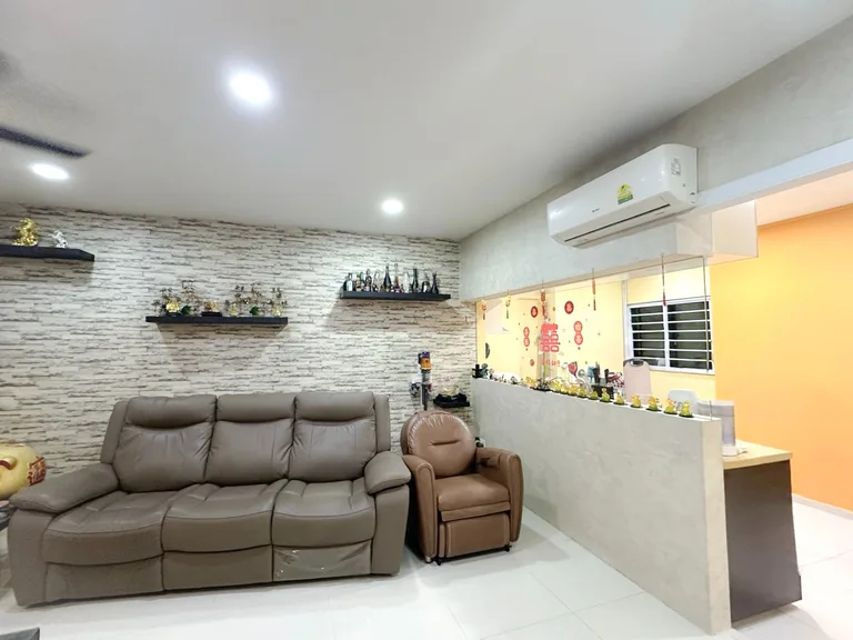 Blk 404 JURONG WEST ST 42 image 1 of 9