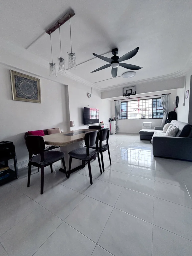 Blk 880 WOODLANDS ST 82 image 1 of 10