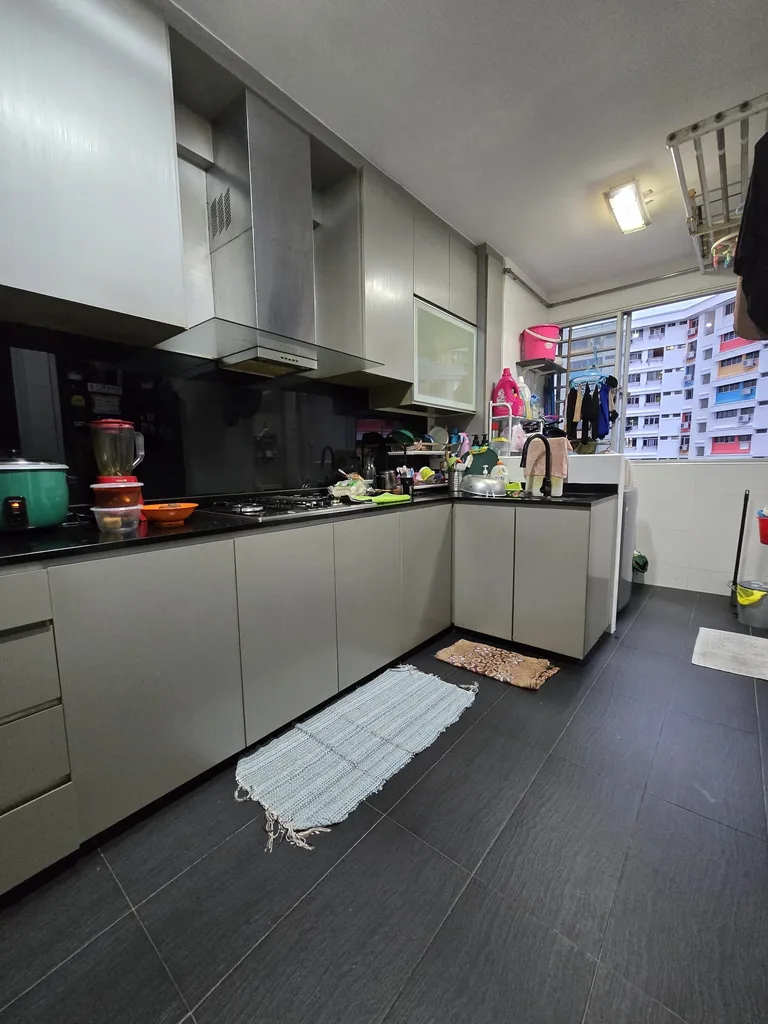 Blk 721 JURONG WEST AVE 5 image 1 of 8