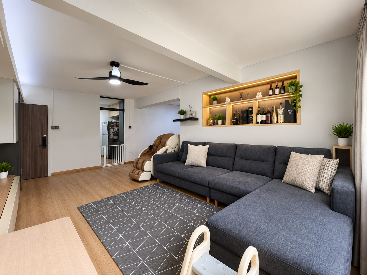 Blk 858 WOODLANDS ST 83 image 1 of 10