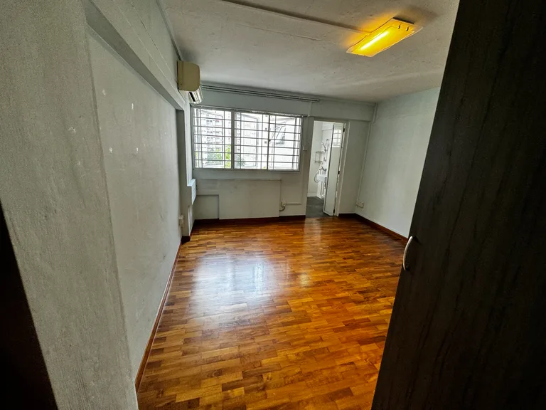 Blk 449 TAMPINES ST 42 image 1 of 7