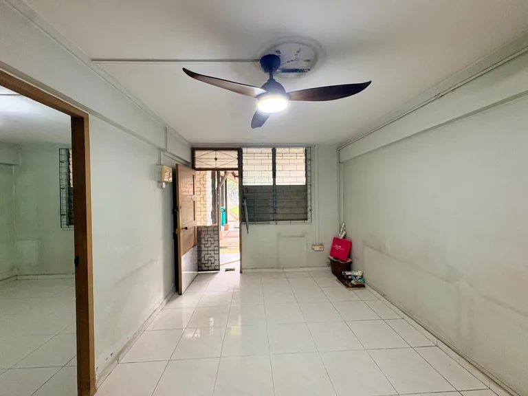 Blk 96 C'WEALTH CRES image 1 of 9