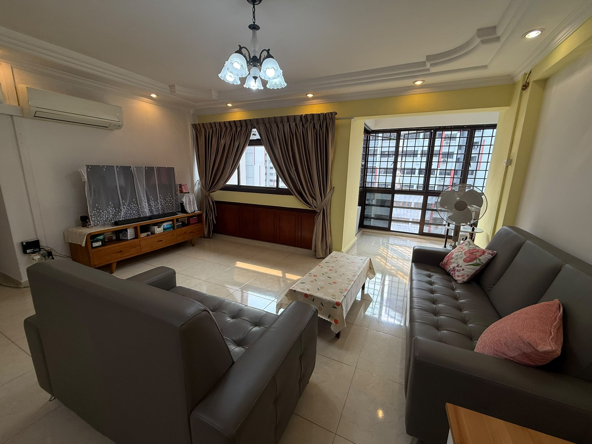 Blk 277 TOH GUAN RD image 1 of 9