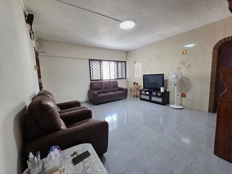 Blk 218 JURONG EAST ST 21 image 1 of 9