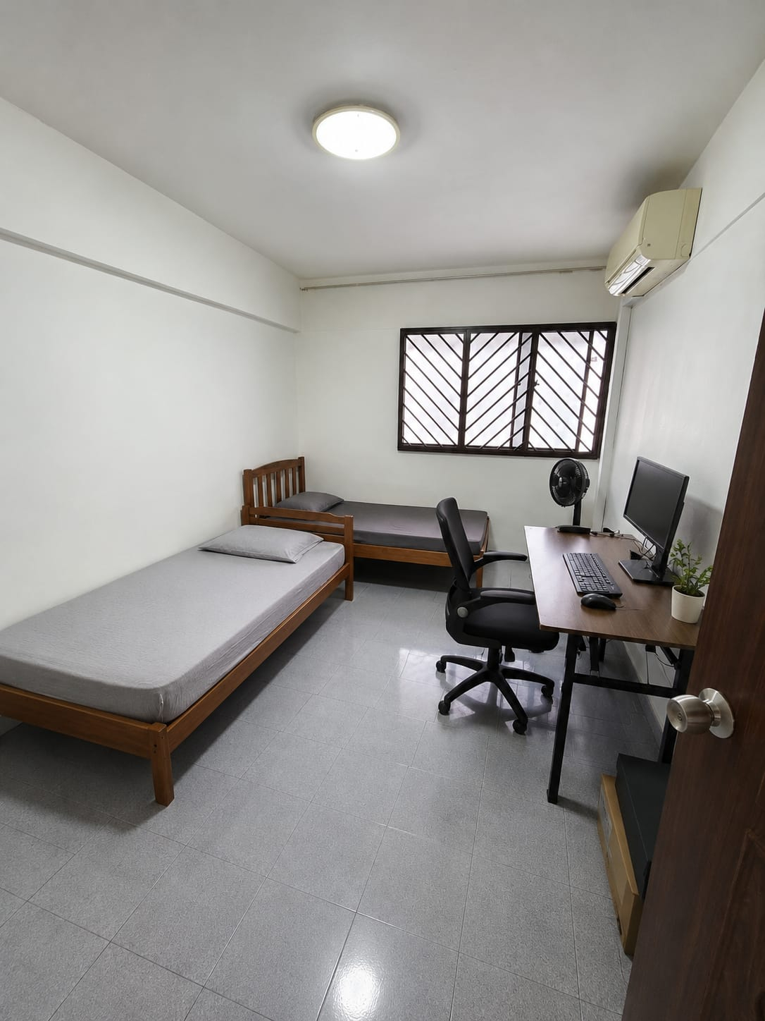 Blk 218 JURONG EAST ST 21 photo 3