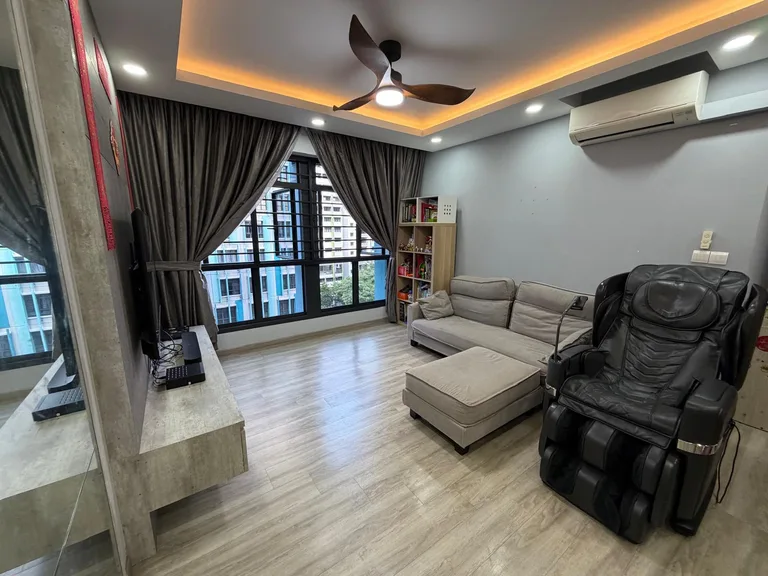Blk 118A ALKAFF CRES image 1 of 8
