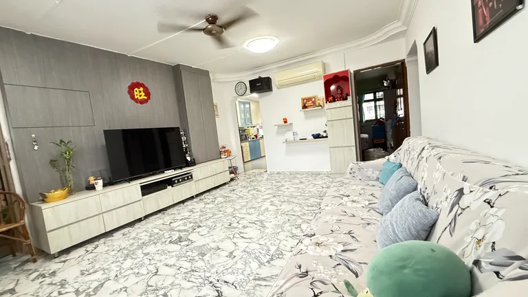 Blk 18 HOUGANG AVE 3 image 1 of 10