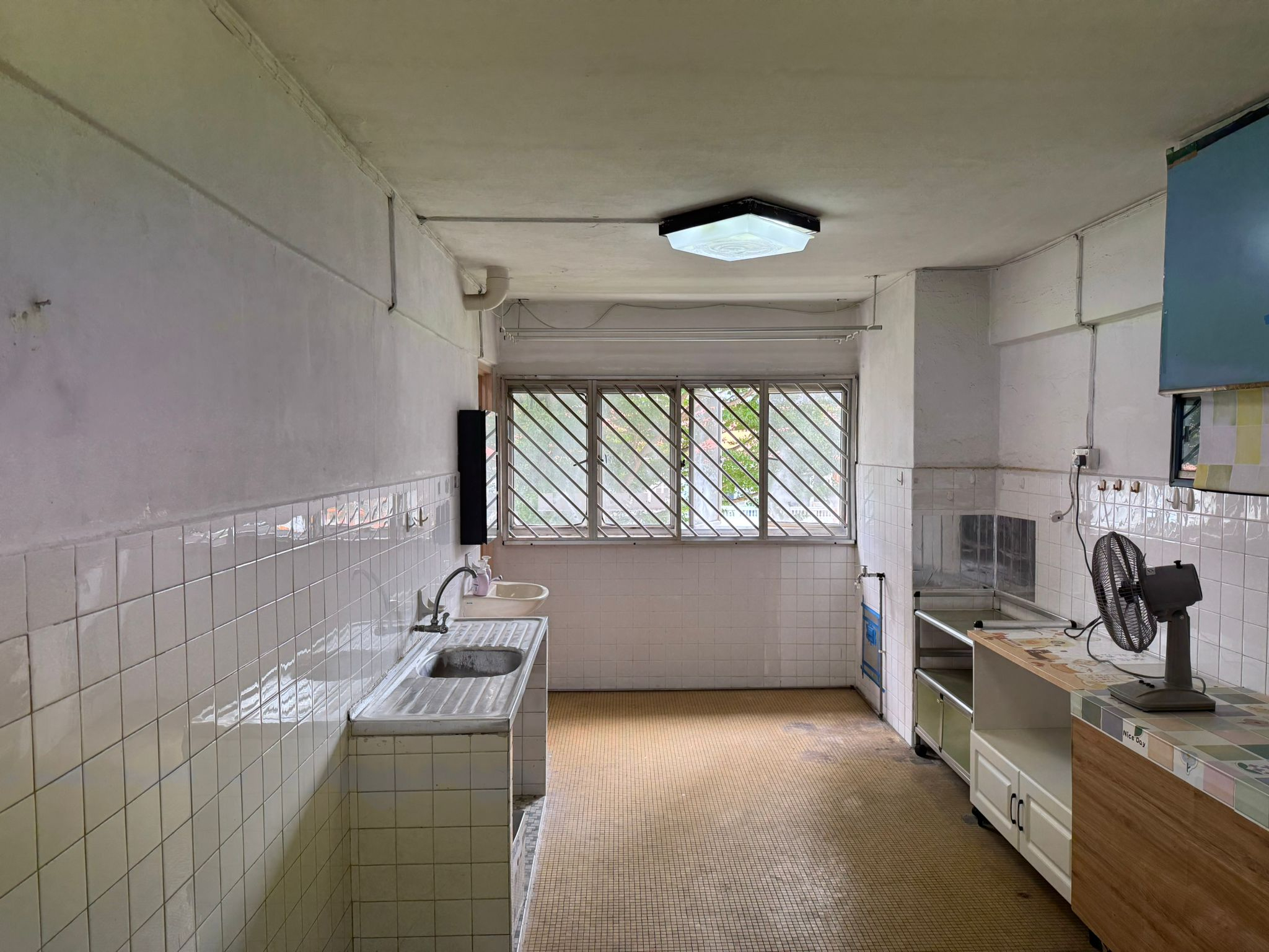 Blk 10 GLOUCESTER RD image 1 of 10