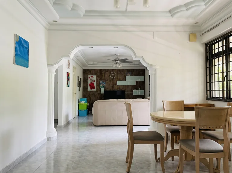 Blk 288E JURONG EAST ST 21 image 1 of 10