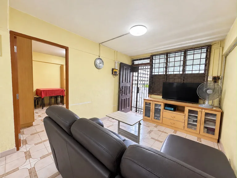Blk 31 HOLLAND CL image 1 of 6