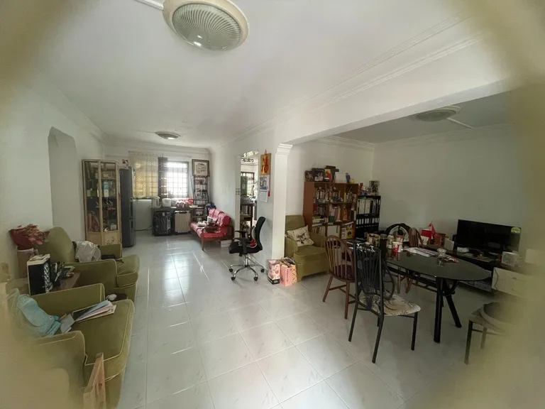 Blk 609 ANG MO KIO AVE 4 image 1 of 7