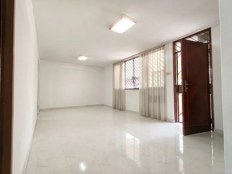 Blk 112 BISHAN ST 12 image 1 of 7