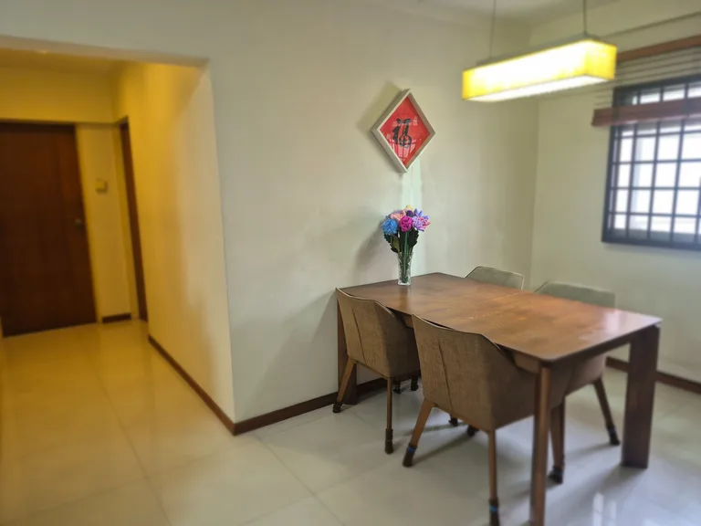 Blk 221 ANG MO KIO AVE 1 image 1 of 5