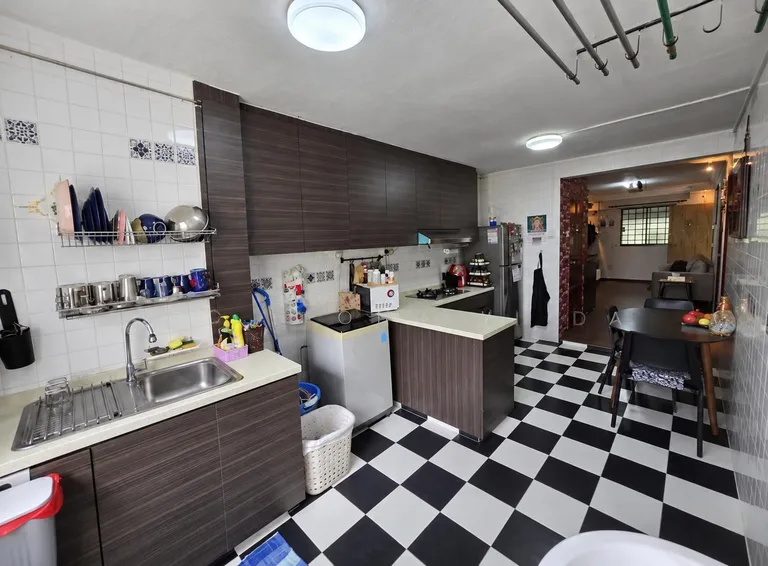 Blk 226 YISHUN ST 21 image 1 of 8