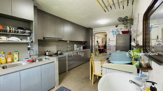 608 ANG MO KIO AVENUE 5 photo 2