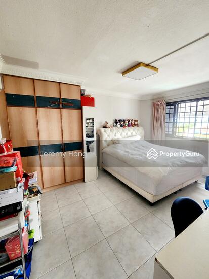 Jurong East 5rm point block image 1 of 6