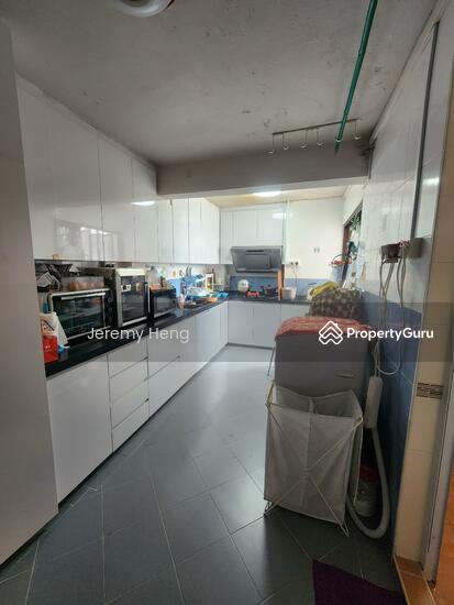 Jurong East 5rm point block photo 3