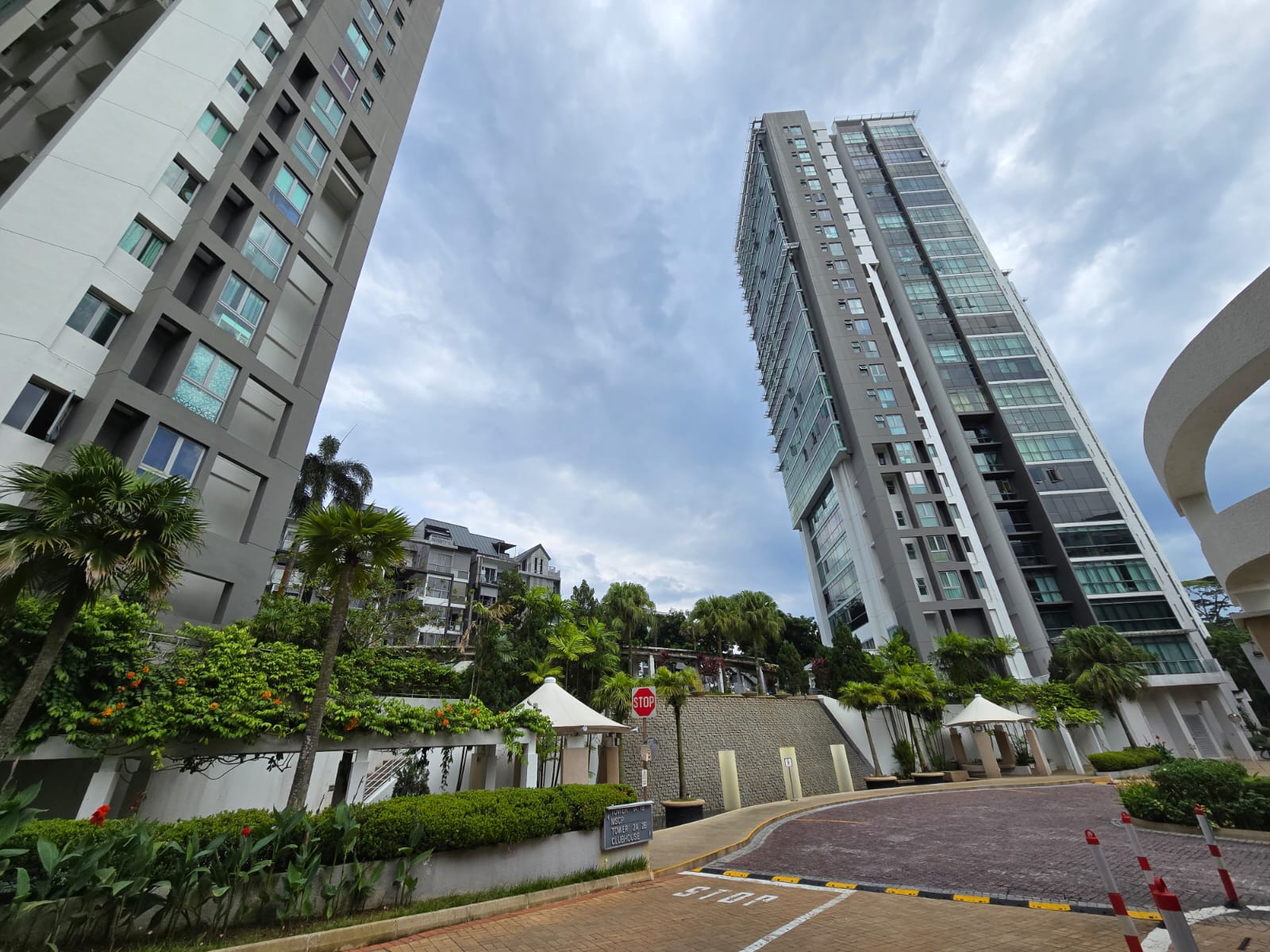HILLVIEW REGENCY image 1 of 5