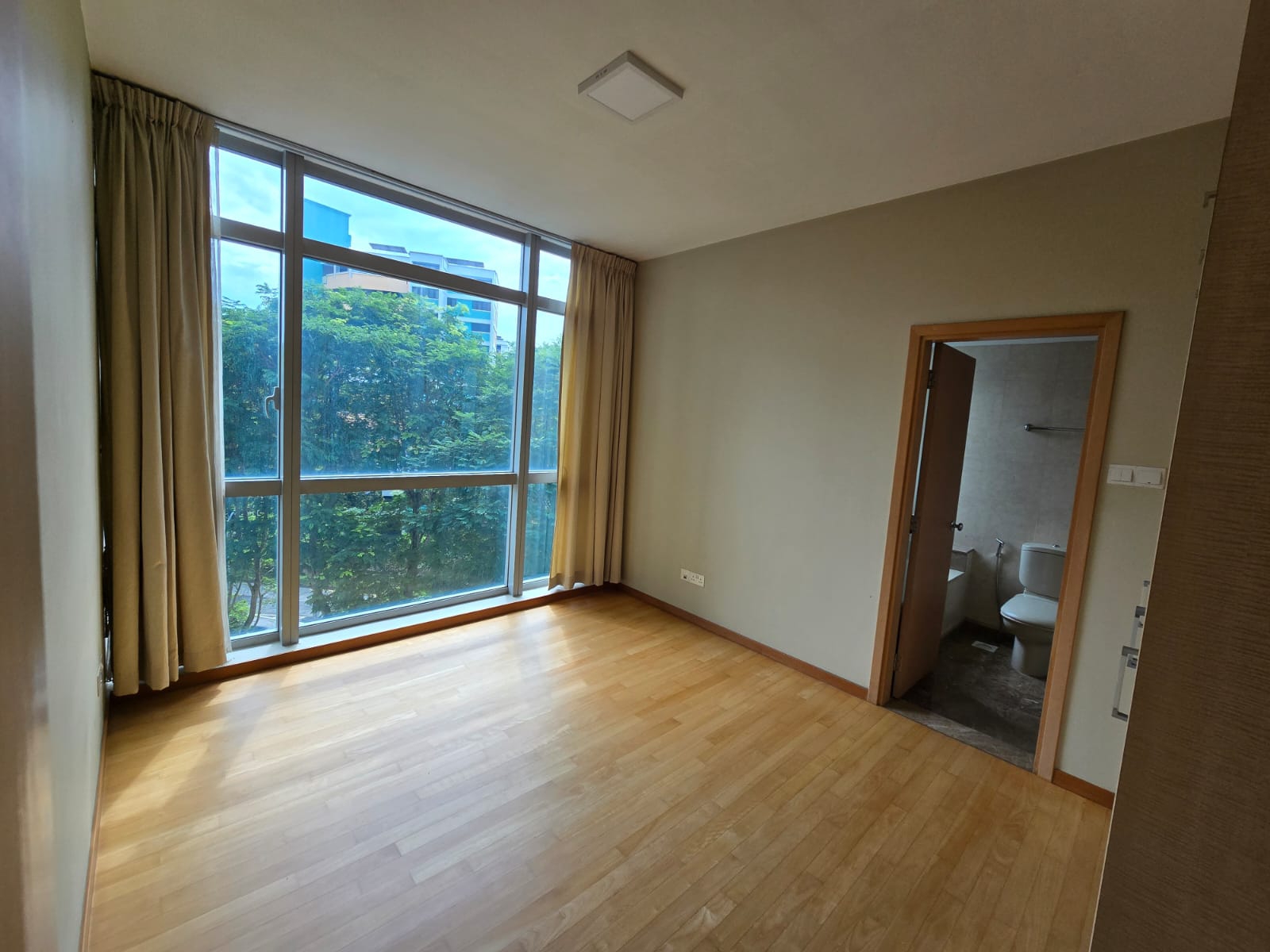 HILLVIEW REGENCY photo 2
