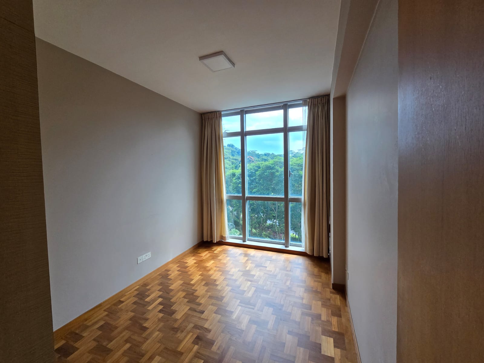 HILLVIEW REGENCY photo 3