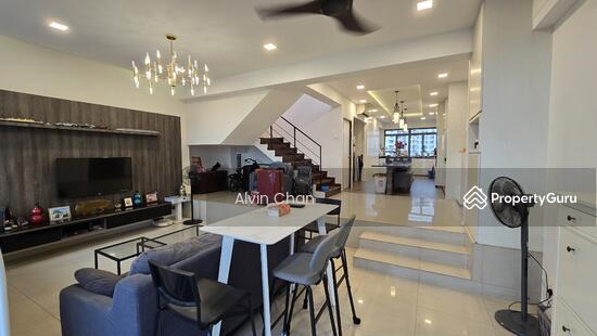 Lakepoint Condo image 1 of 9