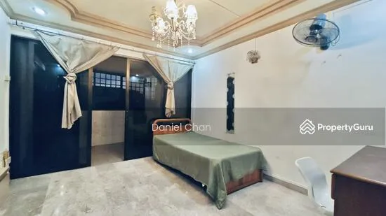 893A Tampines Avenue 8 image 1 of 8