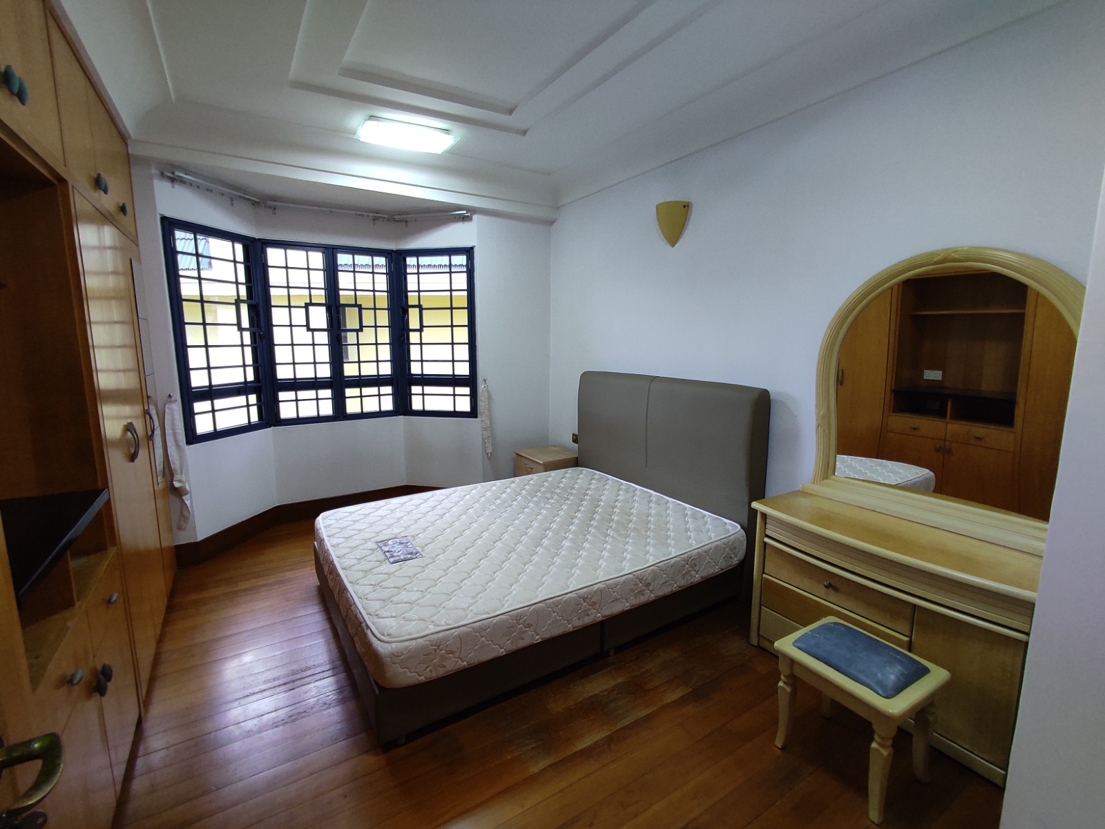 WESTCOVE CONDOMINIUM photo 3