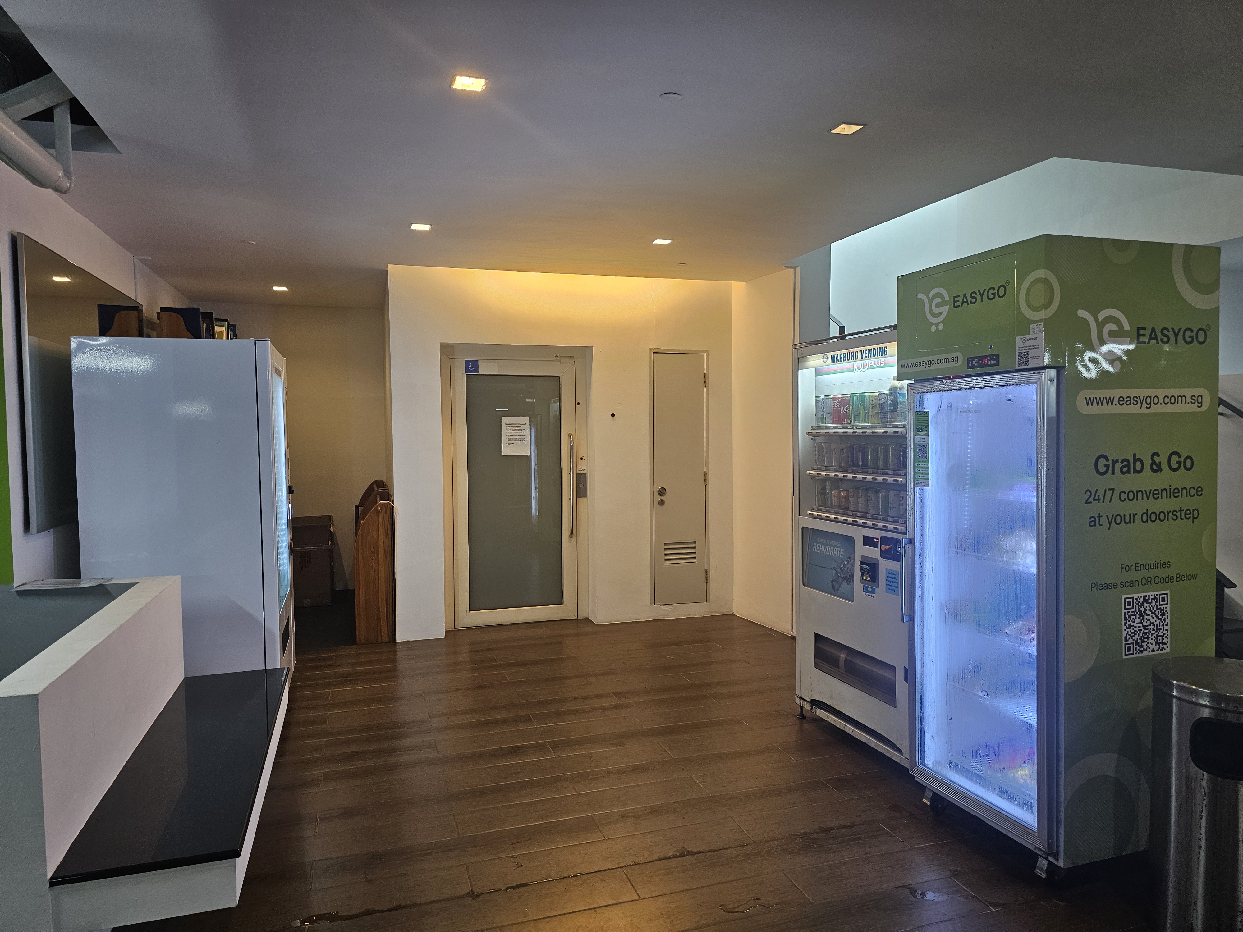 CLEMENTIWOODS CONDOMINIUM photo 4