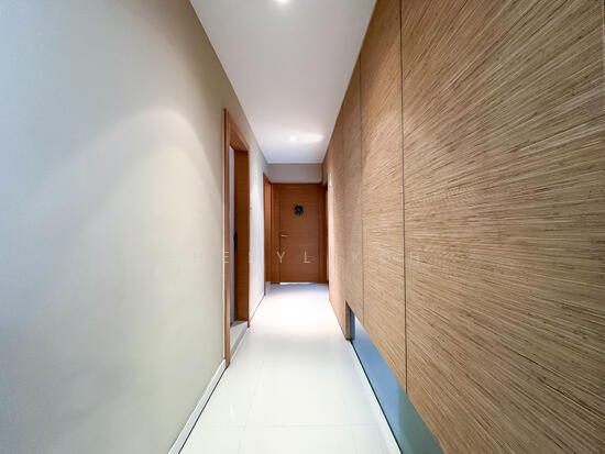 162A Punggol Central photo 6