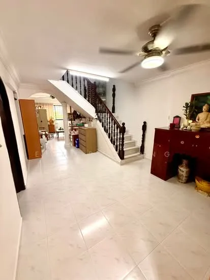 446 Hougang Avenue 8 image 1 of 10