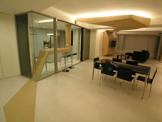 UE Square photo 3