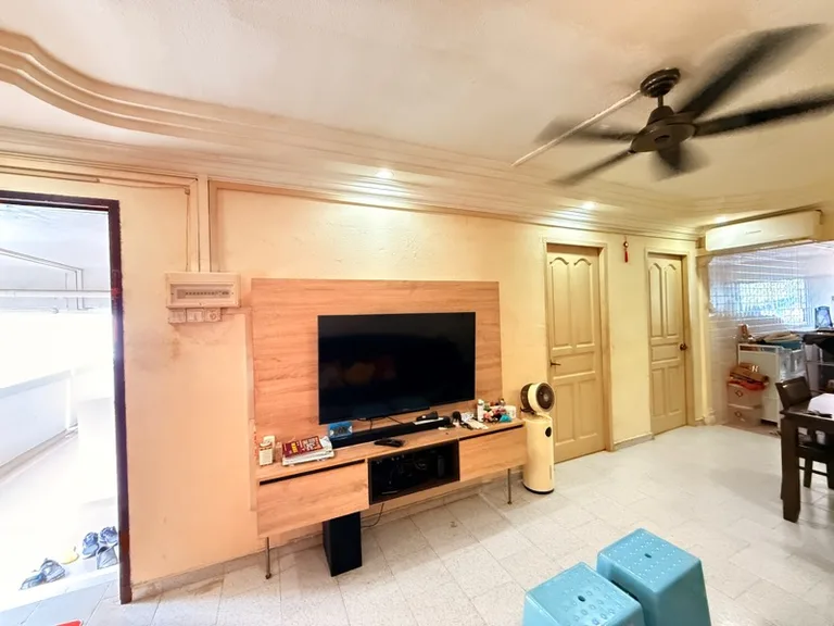 302 Jurong East St 32 image 1 of 10