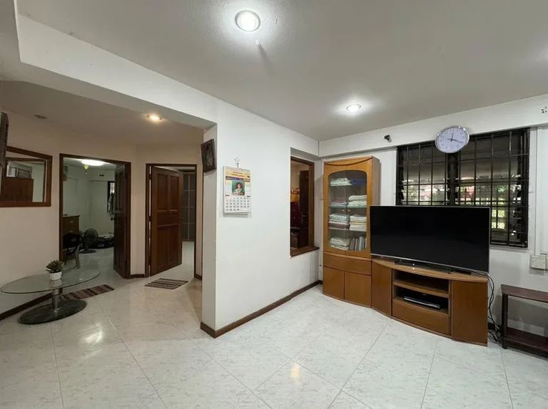 484 Jurong West Ave 1 image 1 of 10