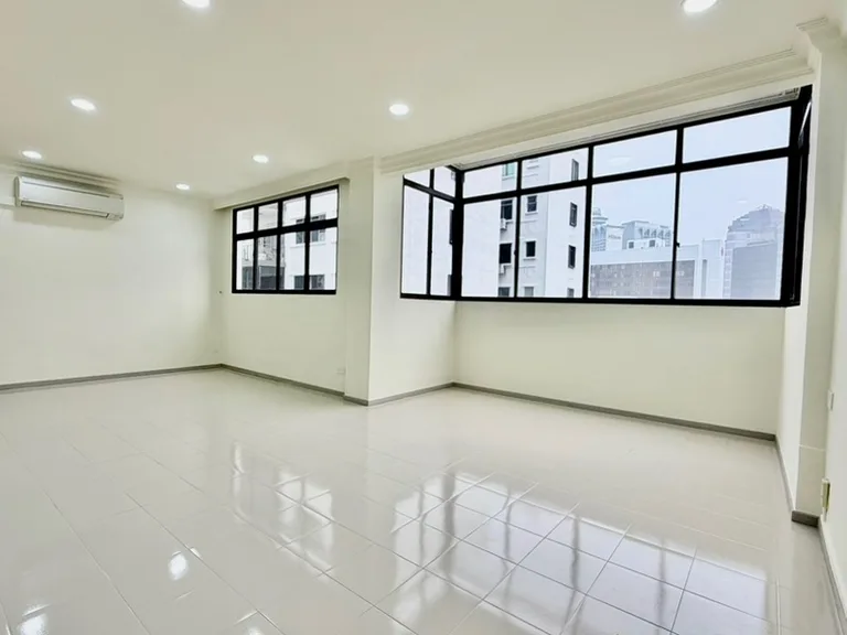 Kim Sia Court image 1 of 9
