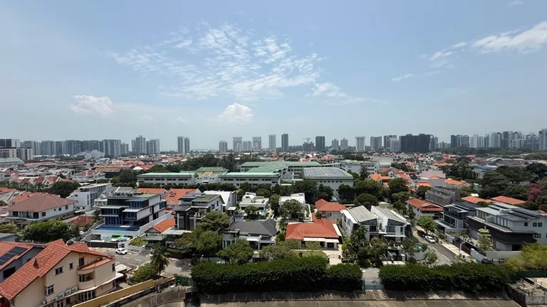 Grand Dunman image 1 of 10